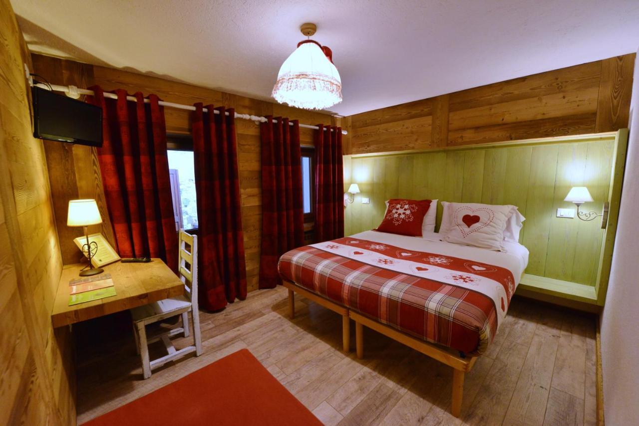 Hotel Petit Dahu - Chambres Et Restaurant Cogne Luaran gambar