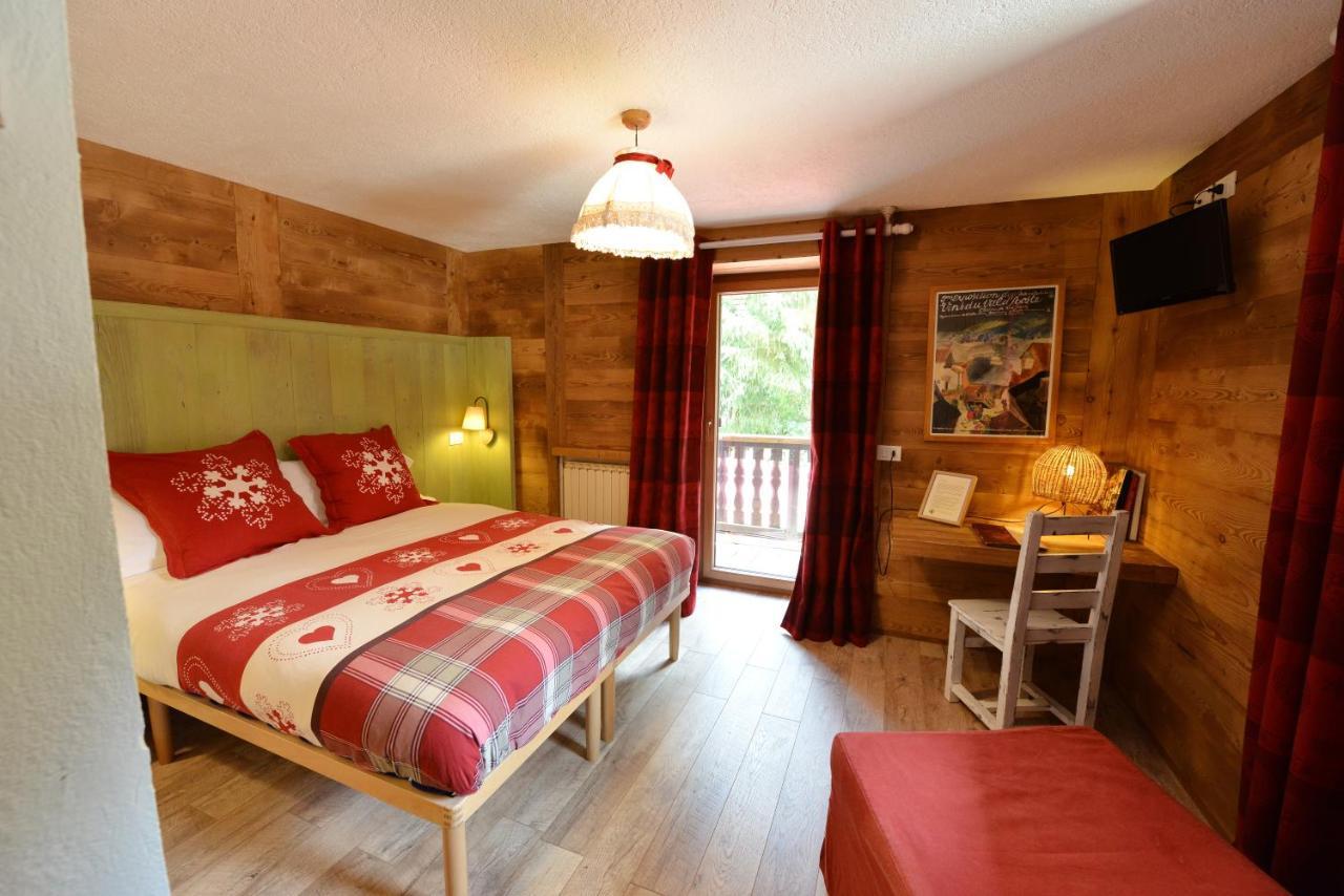 Hotel Petit Dahu - Chambres Et Restaurant Cogne Luaran gambar