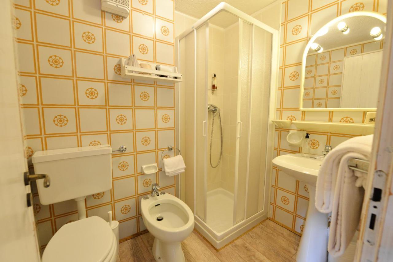 Hotel Petit Dahu - Chambres Et Restaurant Cogne Luaran gambar