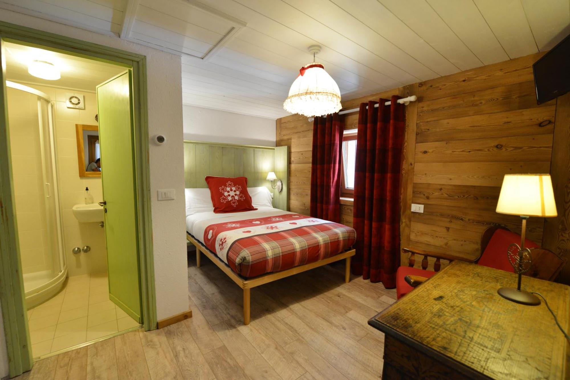Hotel Petit Dahu - Chambres Et Restaurant Cogne Luaran gambar