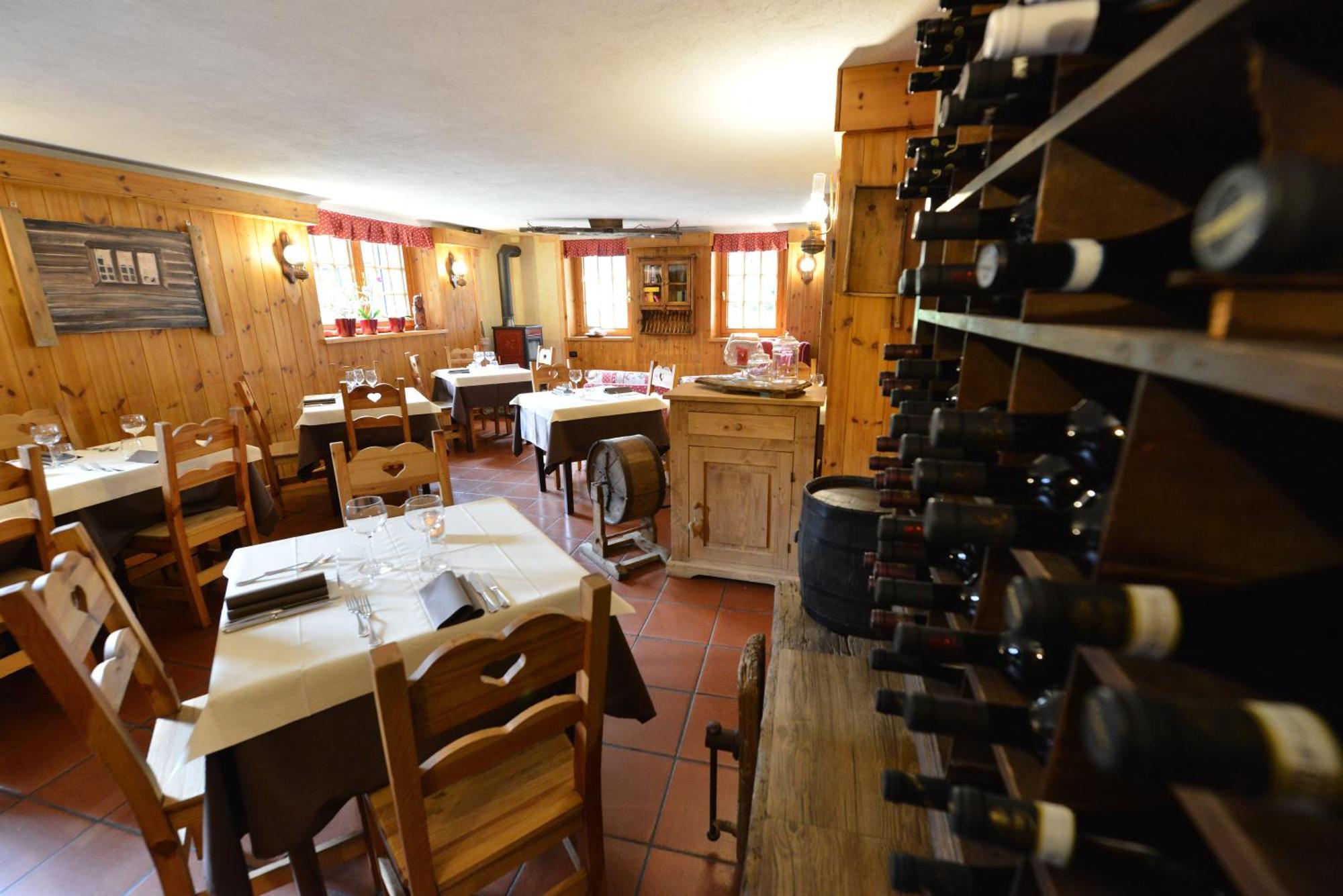 Hotel Petit Dahu - Chambres Et Restaurant Cogne Luaran gambar