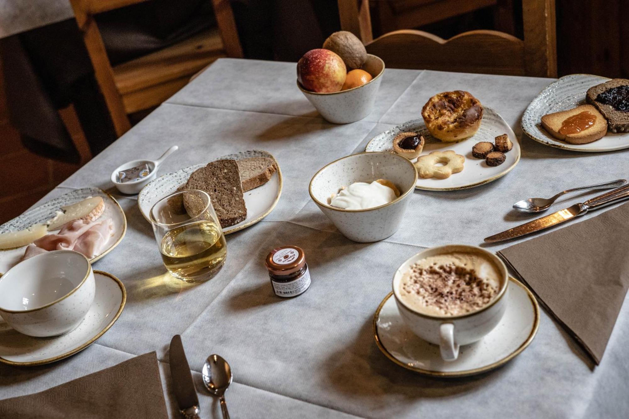 Hotel Petit Dahu - Chambres Et Restaurant Cogne Luaran gambar