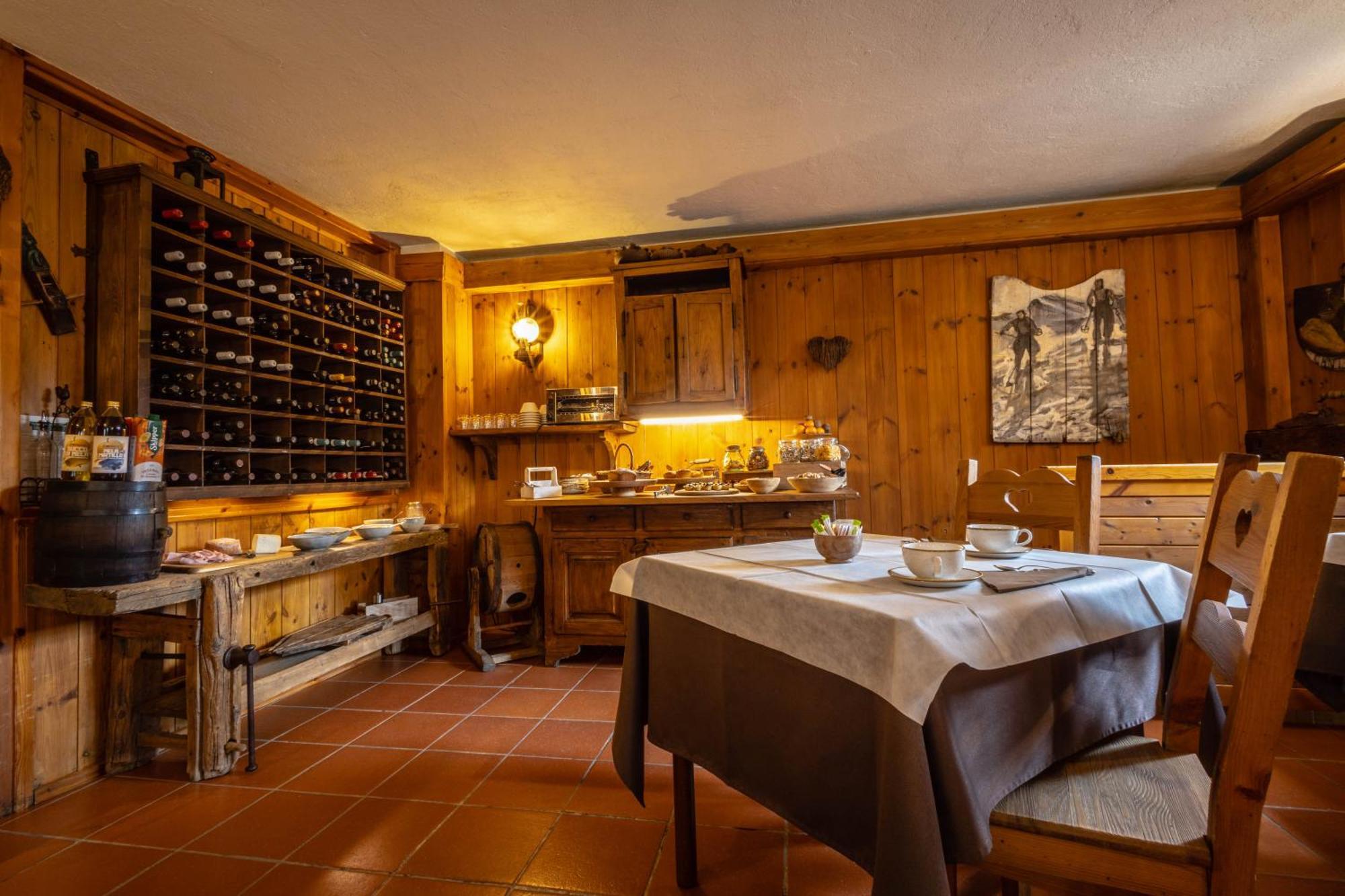 Hotel Petit Dahu - Chambres Et Restaurant Cogne Luaran gambar
