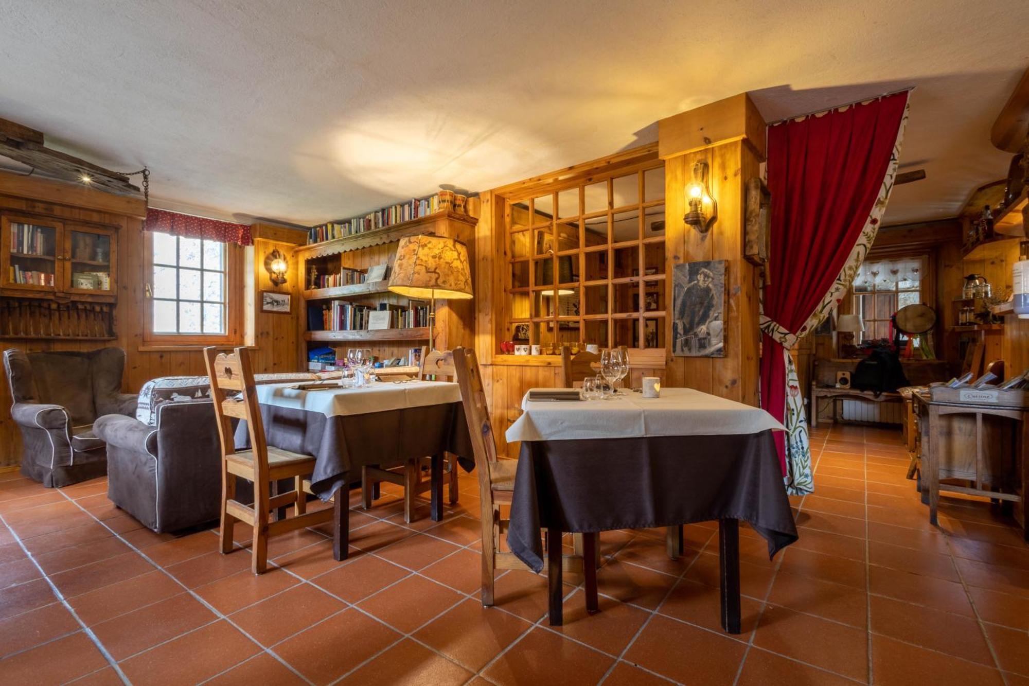 Hotel Petit Dahu - Chambres Et Restaurant Cogne Luaran gambar