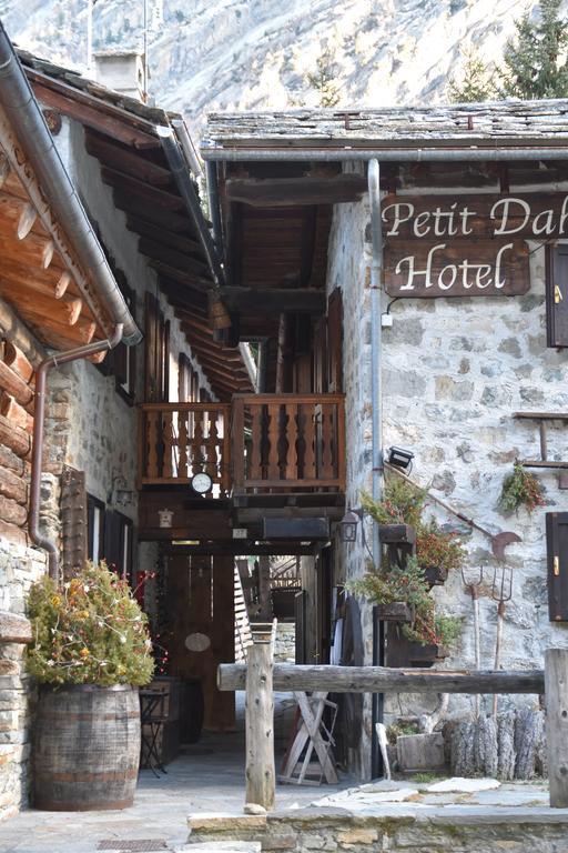 Hotel Petit Dahu - Chambres Et Restaurant Cogne Luaran gambar