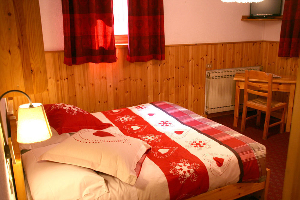 Hotel Petit Dahu - Chambres Et Restaurant Cogne Luaran gambar
