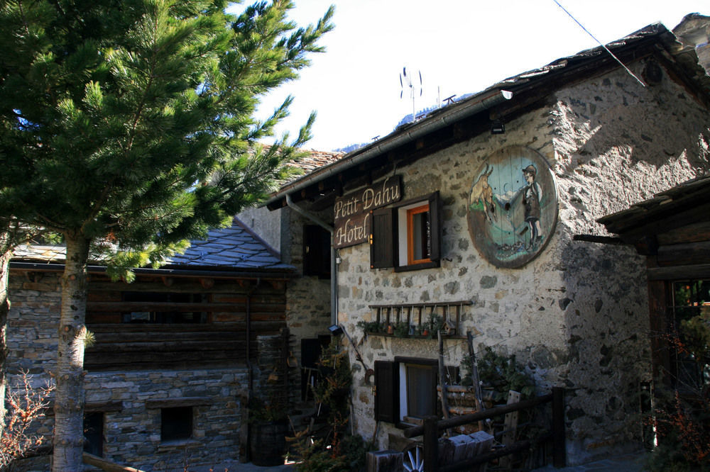 Hotel Petit Dahu - Chambres Et Restaurant Cogne Luaran gambar