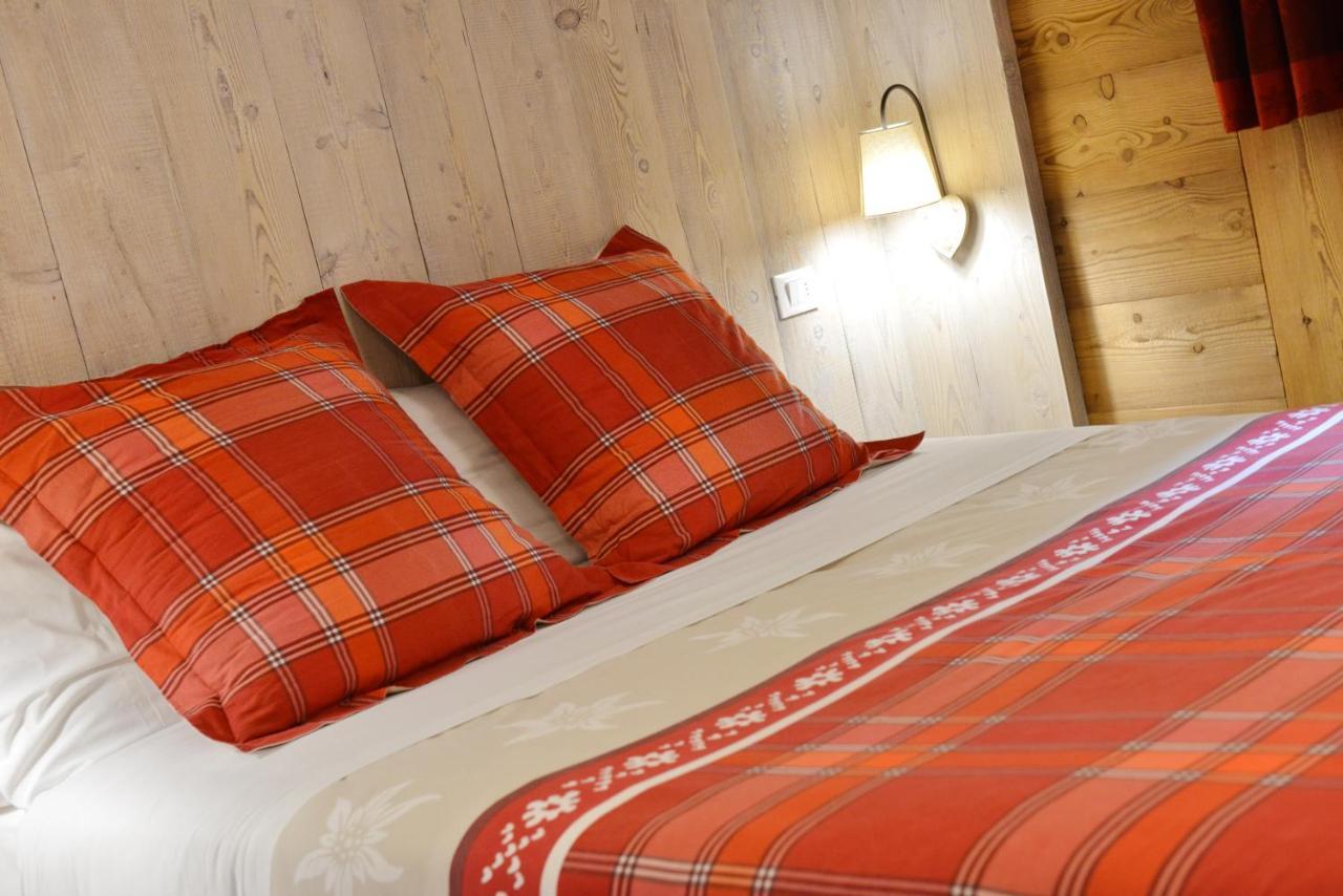 Hotel Petit Dahu - Chambres Et Restaurant Cogne Luaran gambar