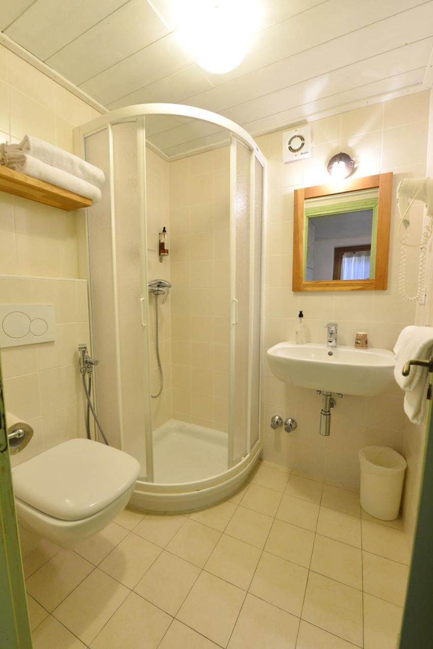 Hotel Petit Dahu - Chambres Et Restaurant Cogne Luaran gambar