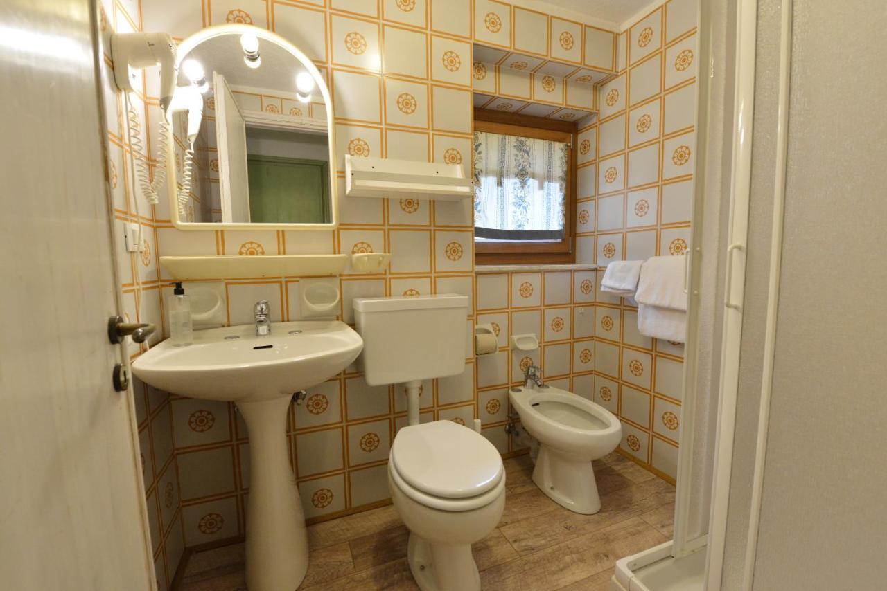 Hotel Petit Dahu - Chambres Et Restaurant Cogne Luaran gambar